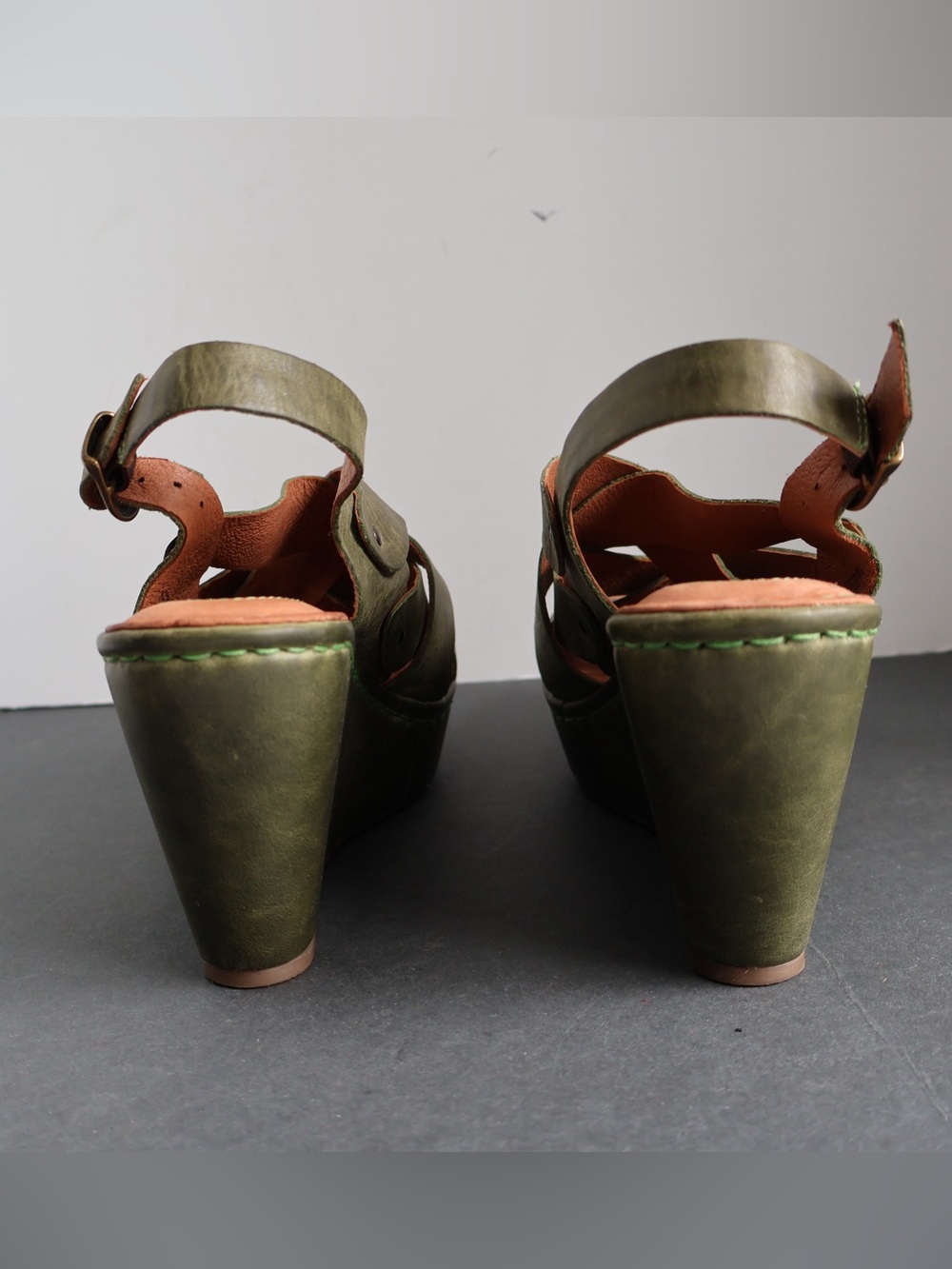 Born Olive Green Leather Wedge Sandals Size 8 - Picture 7 of 11